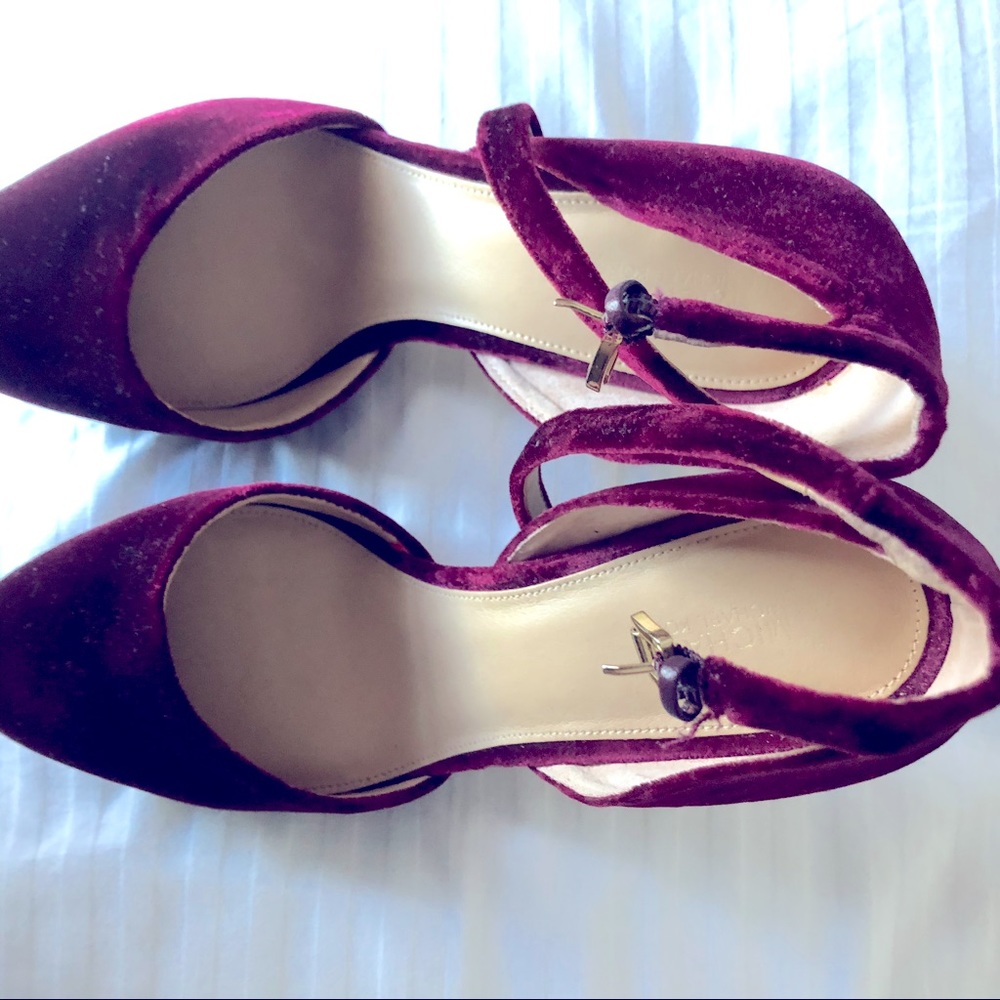 Michael Kors Velvet Shoe.